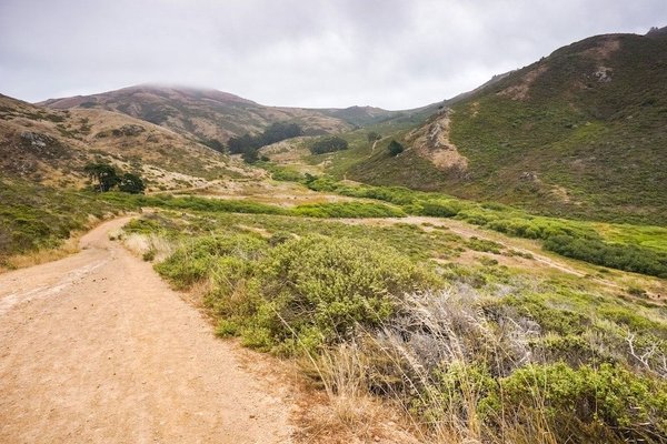 How to Incorporate Simple Striped Pieces for a Classic Nautical Vibe?